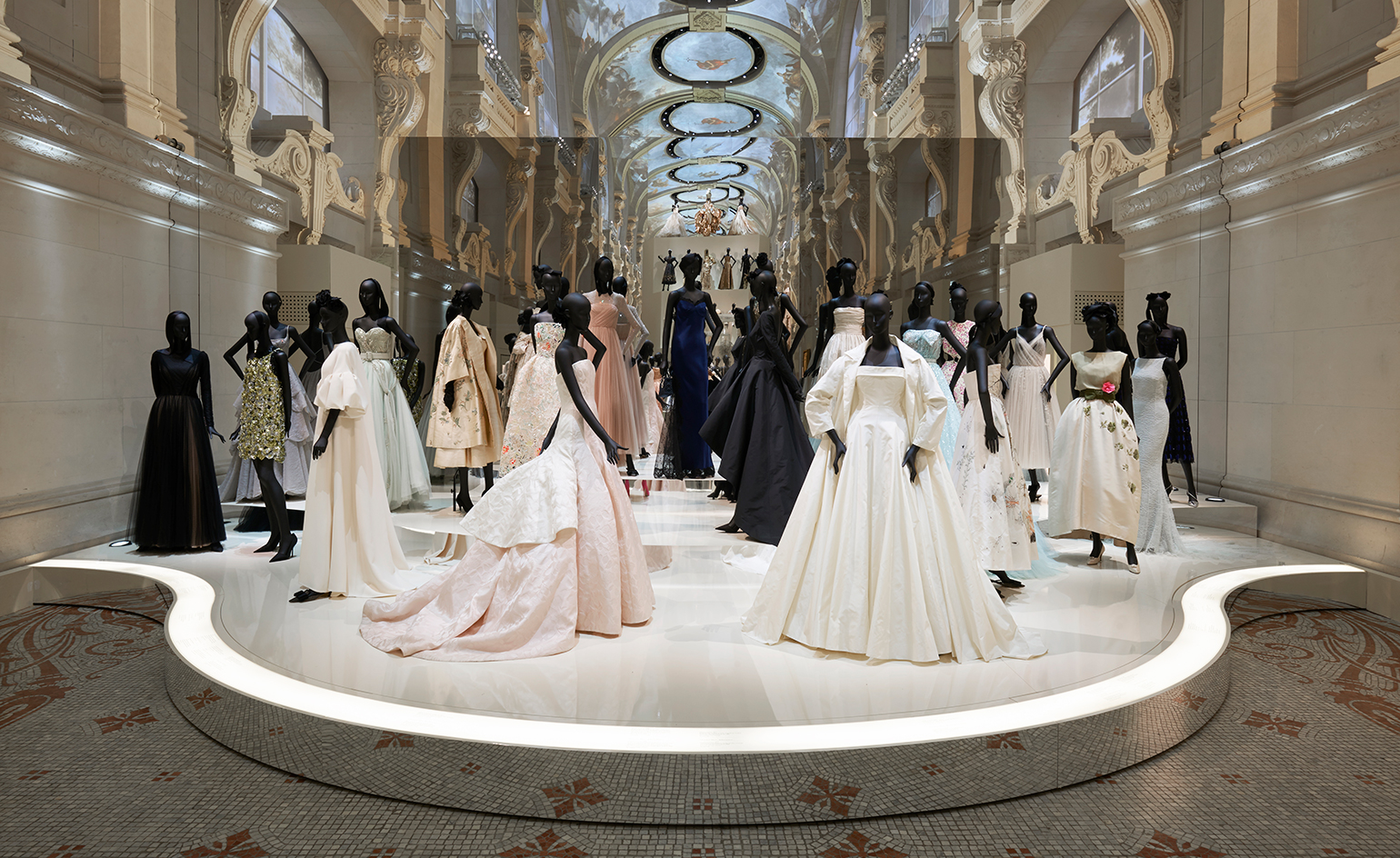EstiloMarques_Exposicion-Dior-Museo-Artes-Decorativas-Paris-maniquies